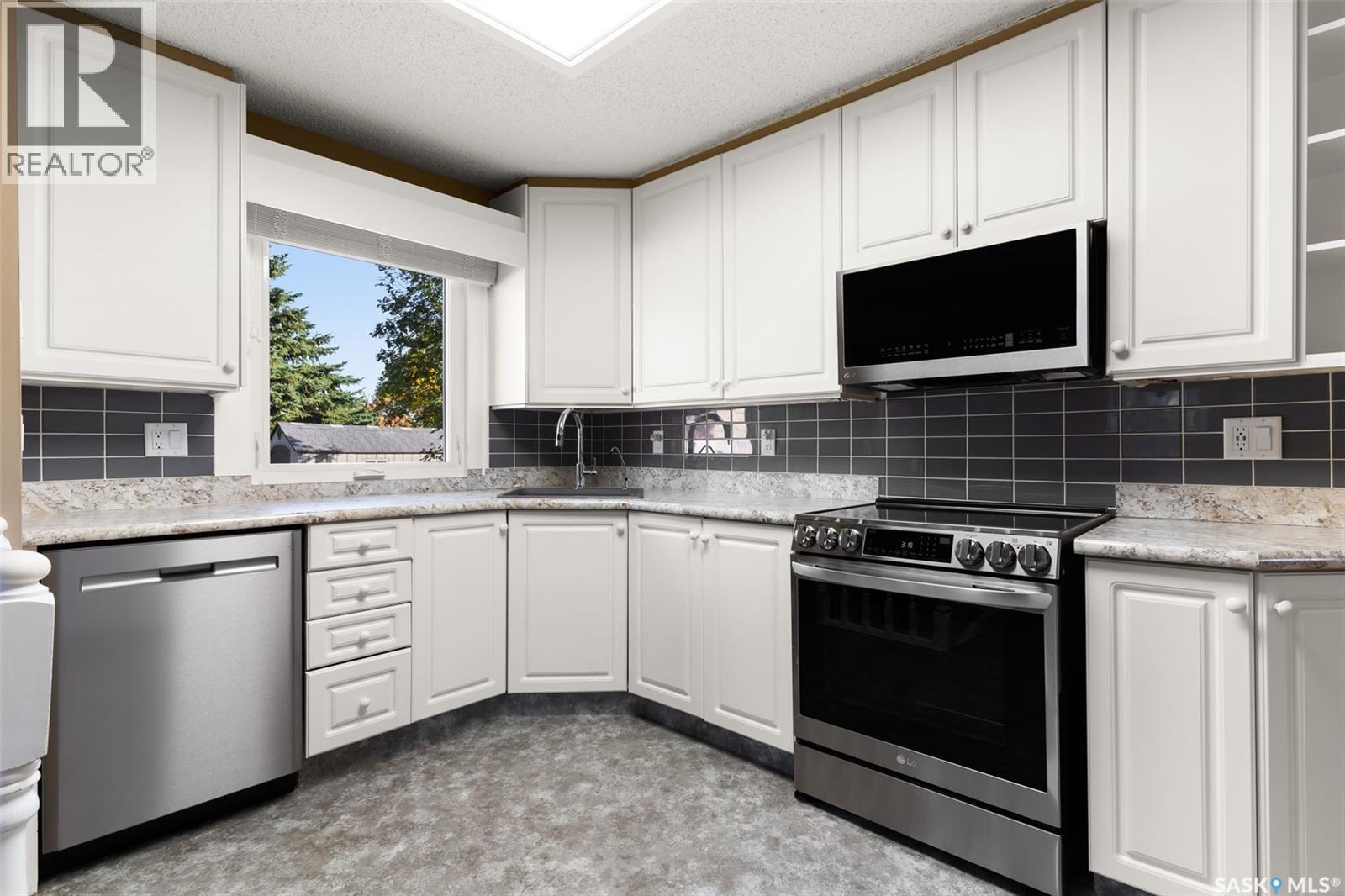 12 Jackson Bay, Regina, Saskatchewan  S4R 6Y8 - Photo 11 - SK020811
