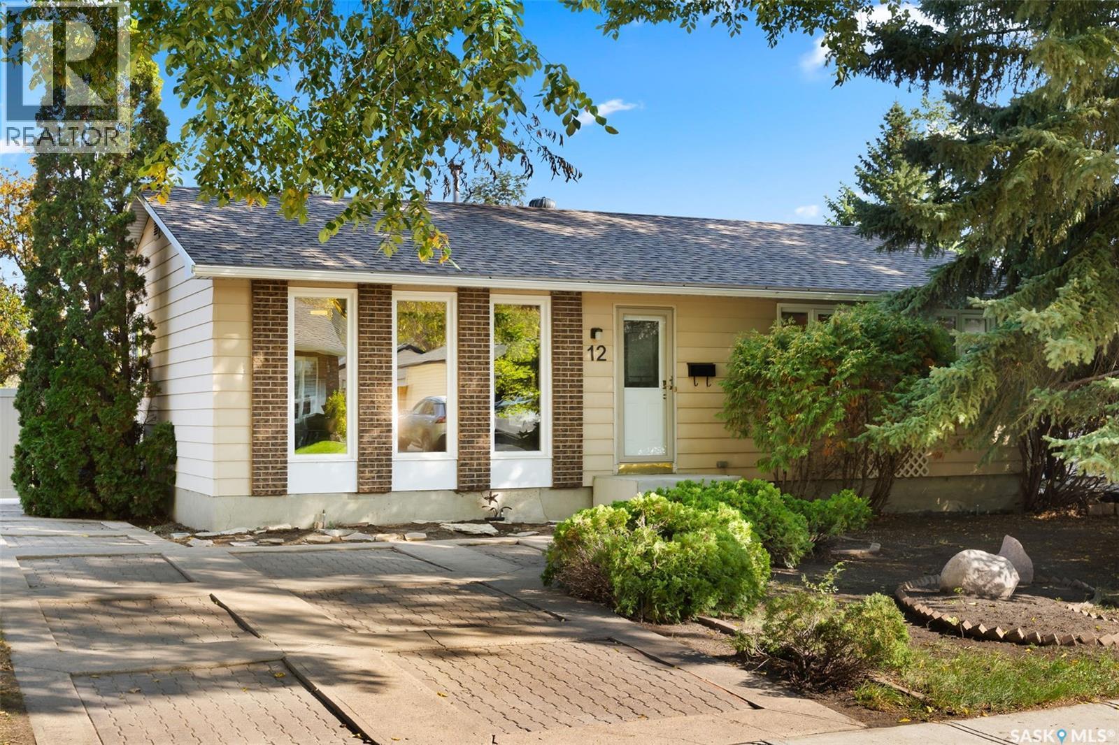 12 Jackson Bay, Regina, Saskatchewan  S4R 6Y8 - Photo 2 - SK020811