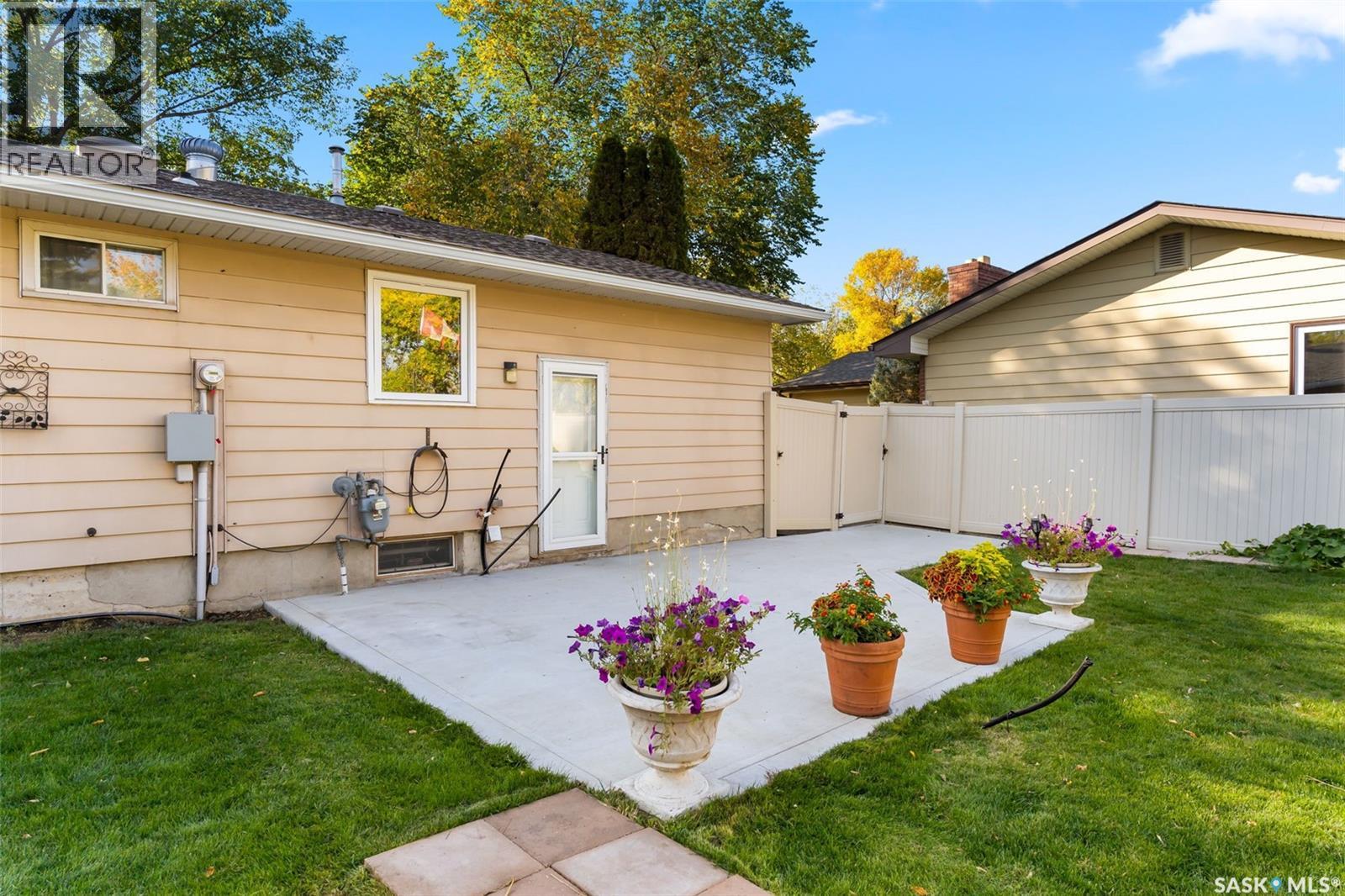12 Jackson Bay, Regina, Saskatchewan  S4R 6Y8 - Photo 36 - SK020811