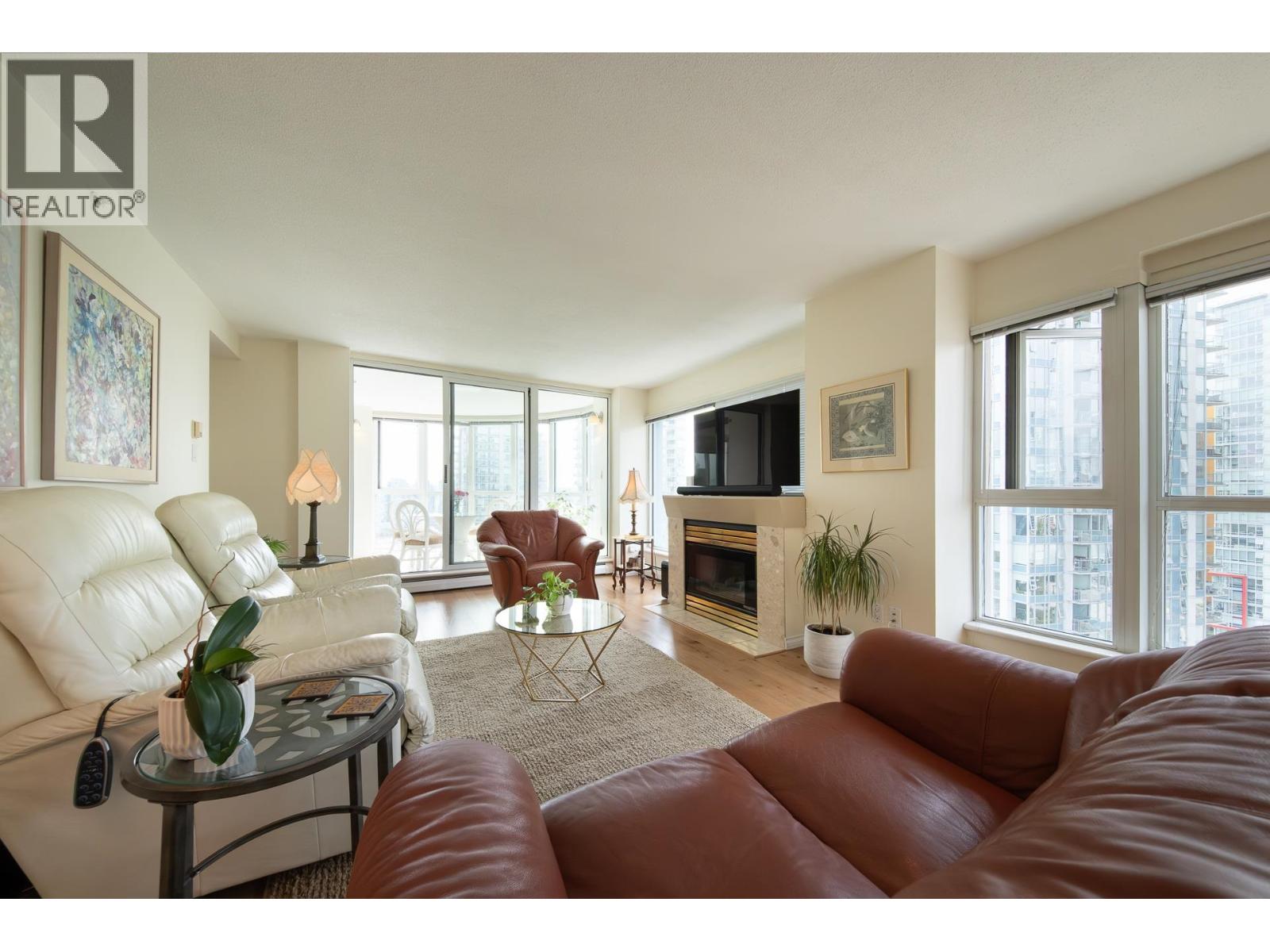 2204 183 Keefer Place, Vancouver, British Columbia  V6B 6B9 - Photo 4 - R3035632