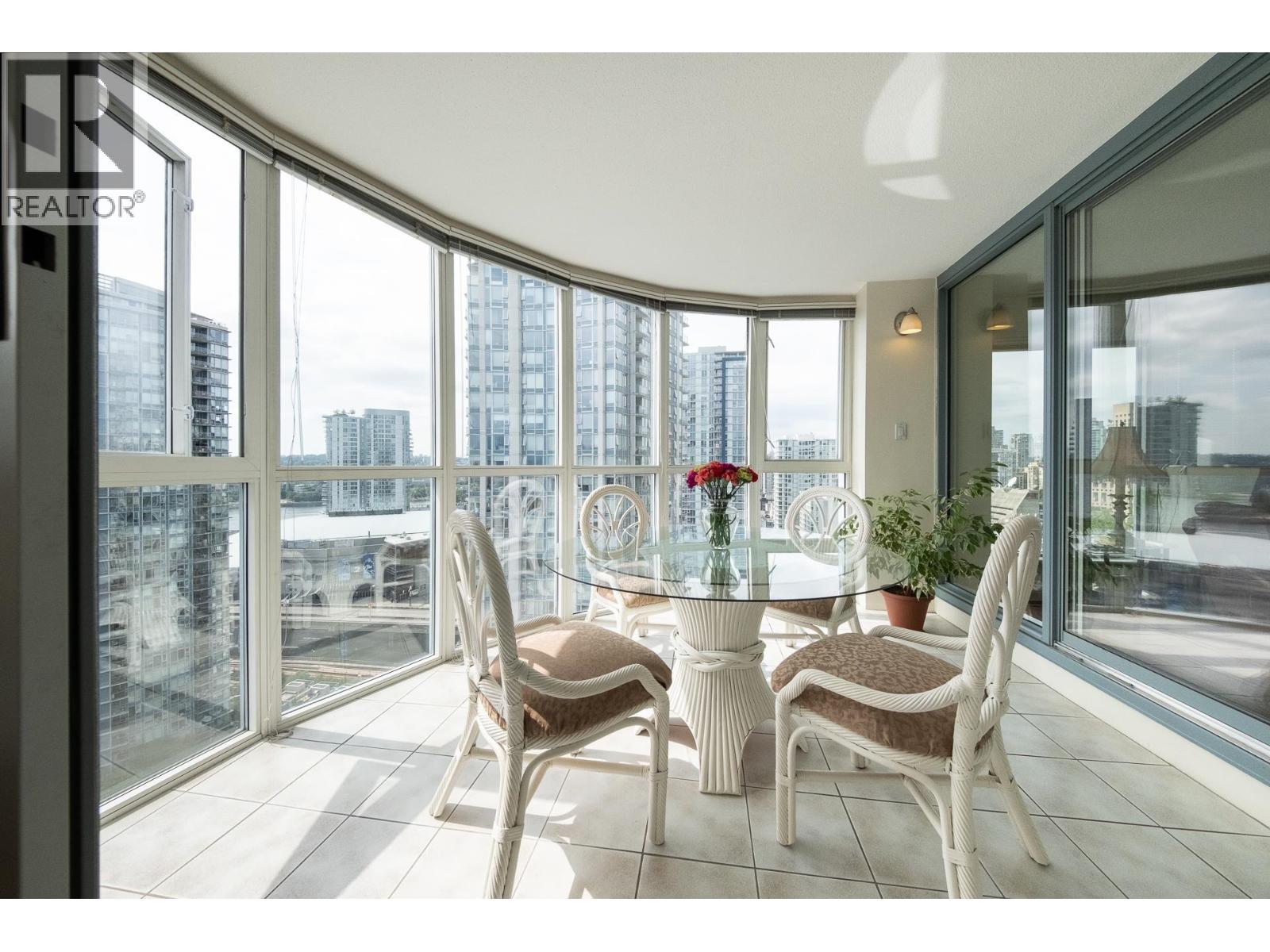 2204 183 Keefer Place, Vancouver, British Columbia  V6B 6B9 - Photo 2 - R3035632