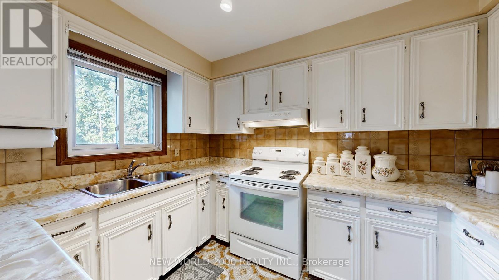17 Squirewood Road, Toronto, Ontario  M2J 4T2 - Photo 12 - C12461814