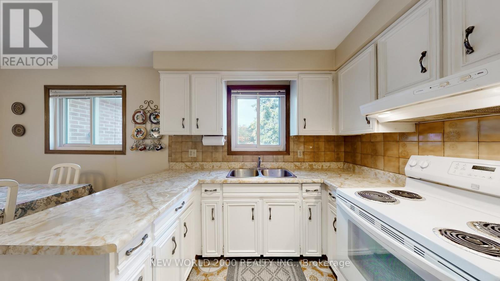 17 Squirewood Road, Toronto, Ontario  M2J 4T2 - Photo 13 - C12461814