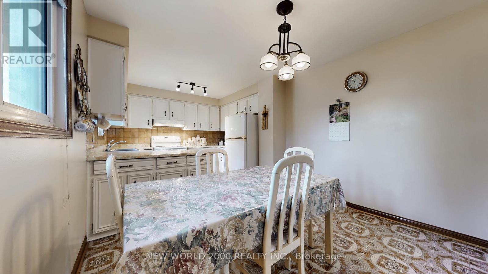 17 Squirewood Road, Toronto, Ontario  M2J 4T2 - Photo 16 - C12461814