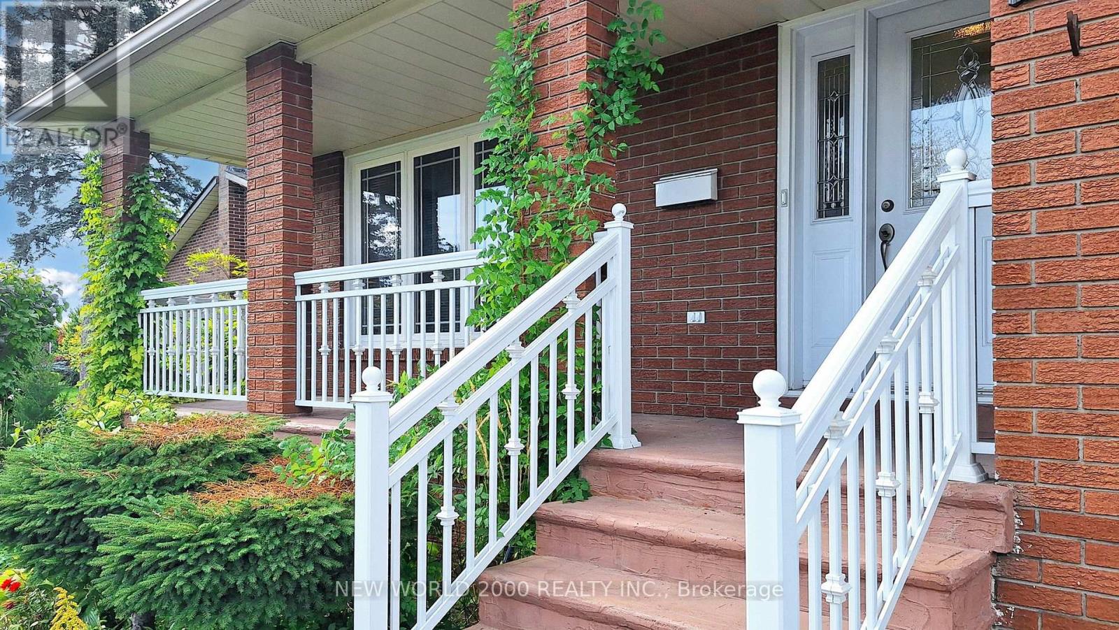 17 Squirewood Road, Toronto, Ontario  M2J 4T2 - Photo 3 - C12461814
