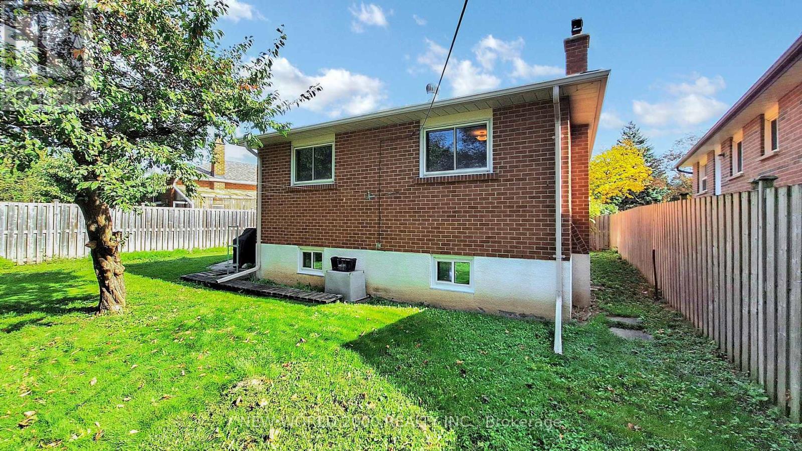 17 Squirewood Road, Toronto, Ontario  M2J 4T2 - Photo 35 - C12461814