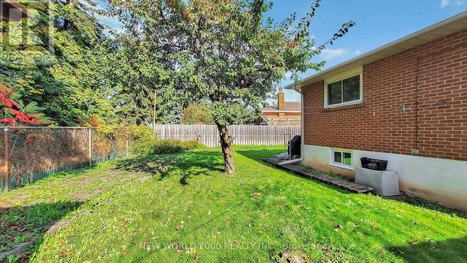 17 Squirewood Road, Toronto, Ontario  M2J 4T2 - Photo 36 - C12461814