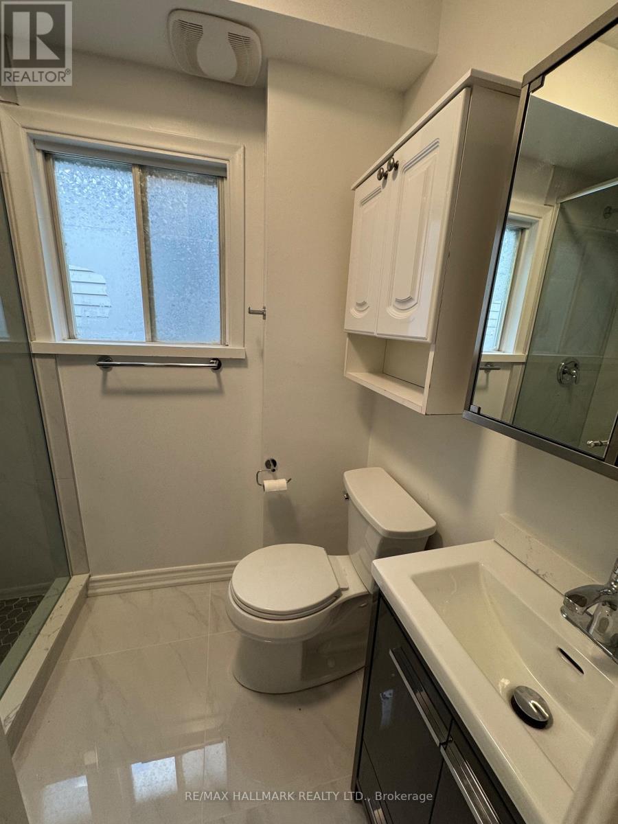 Upper - 57 Hiawatha Avenue, Toronto, Ontario  M4L 2X7 - Photo 12 - E12461818