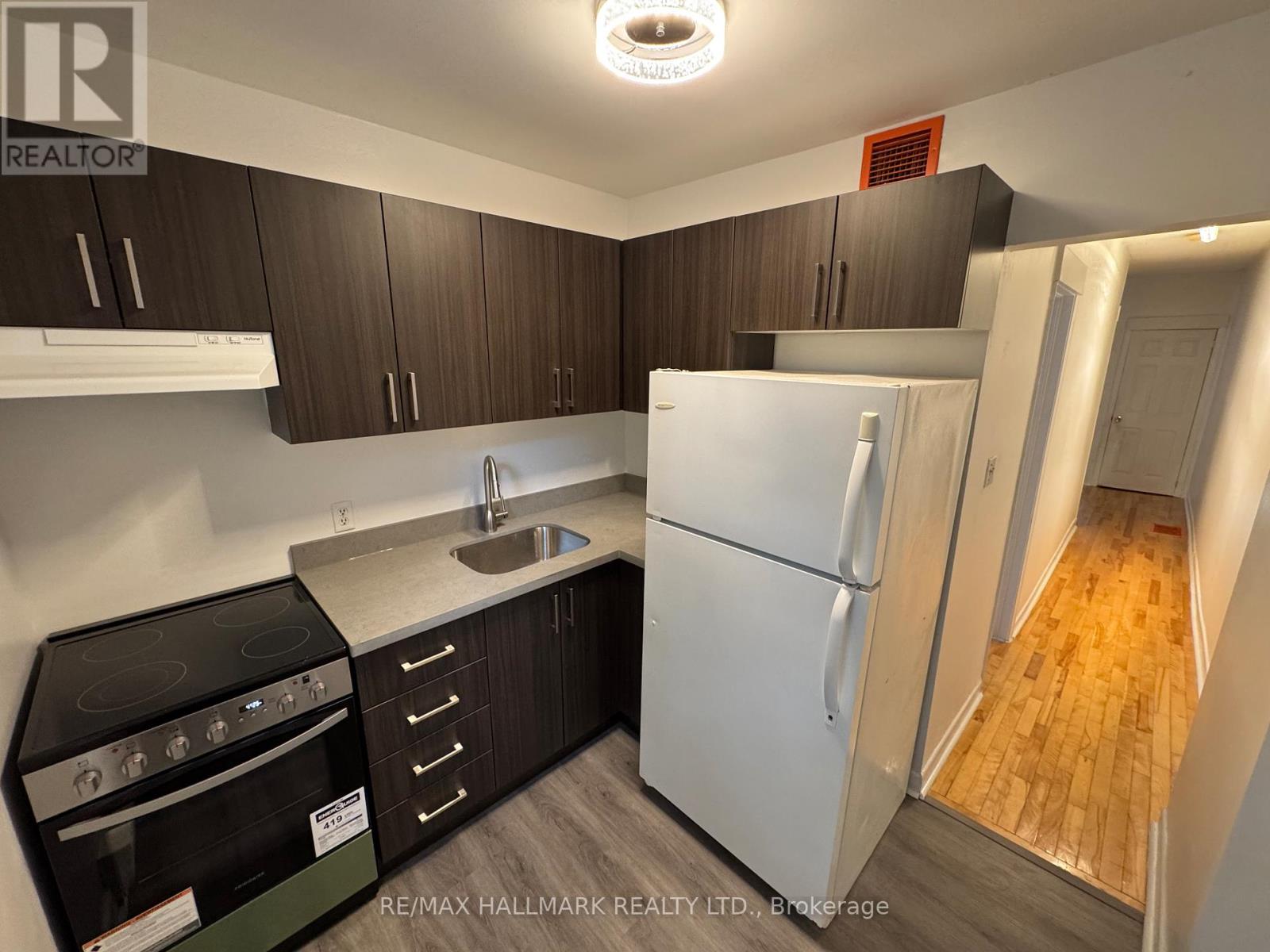 Upper - 57 Hiawatha Avenue, Toronto, Ontario  M4L 2X7 - Photo 3 - E12461818