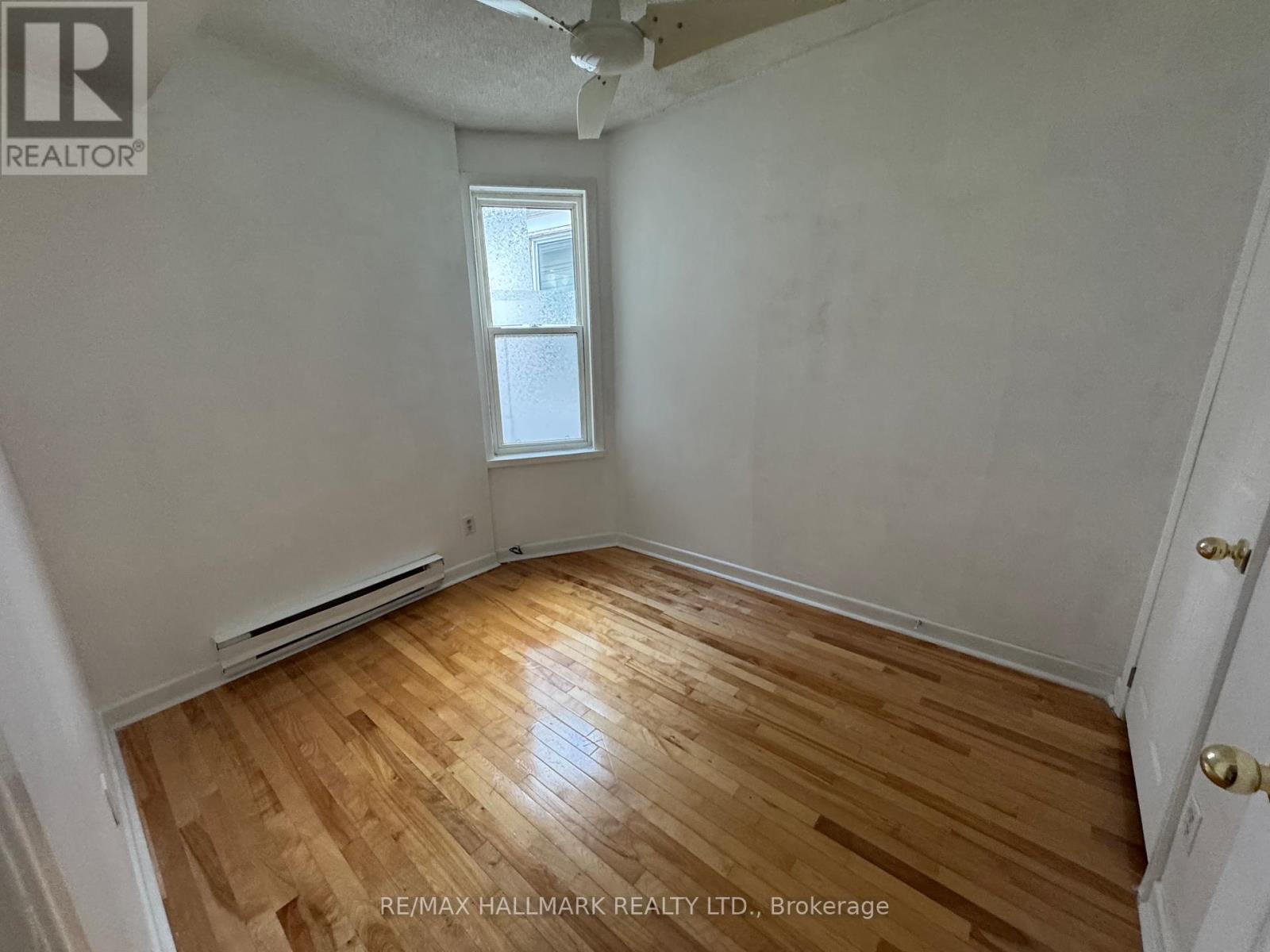 Upper - 57 Hiawatha Avenue, Toronto, Ontario  M4L 2X7 - Photo 8 - E12461818