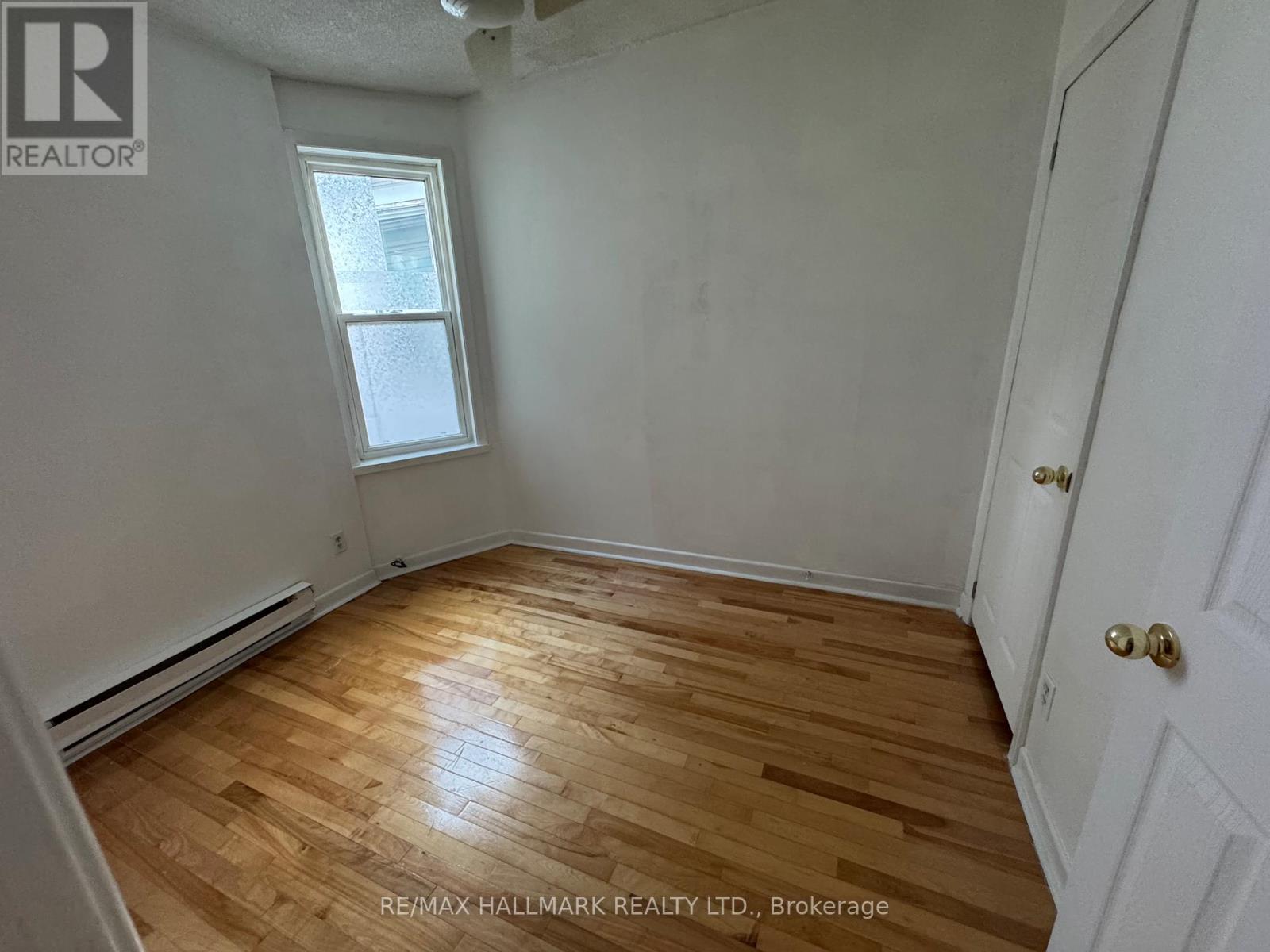 Upper - 57 Hiawatha Avenue, Toronto, Ontario  M4L 2X7 - Photo 9 - E12461818