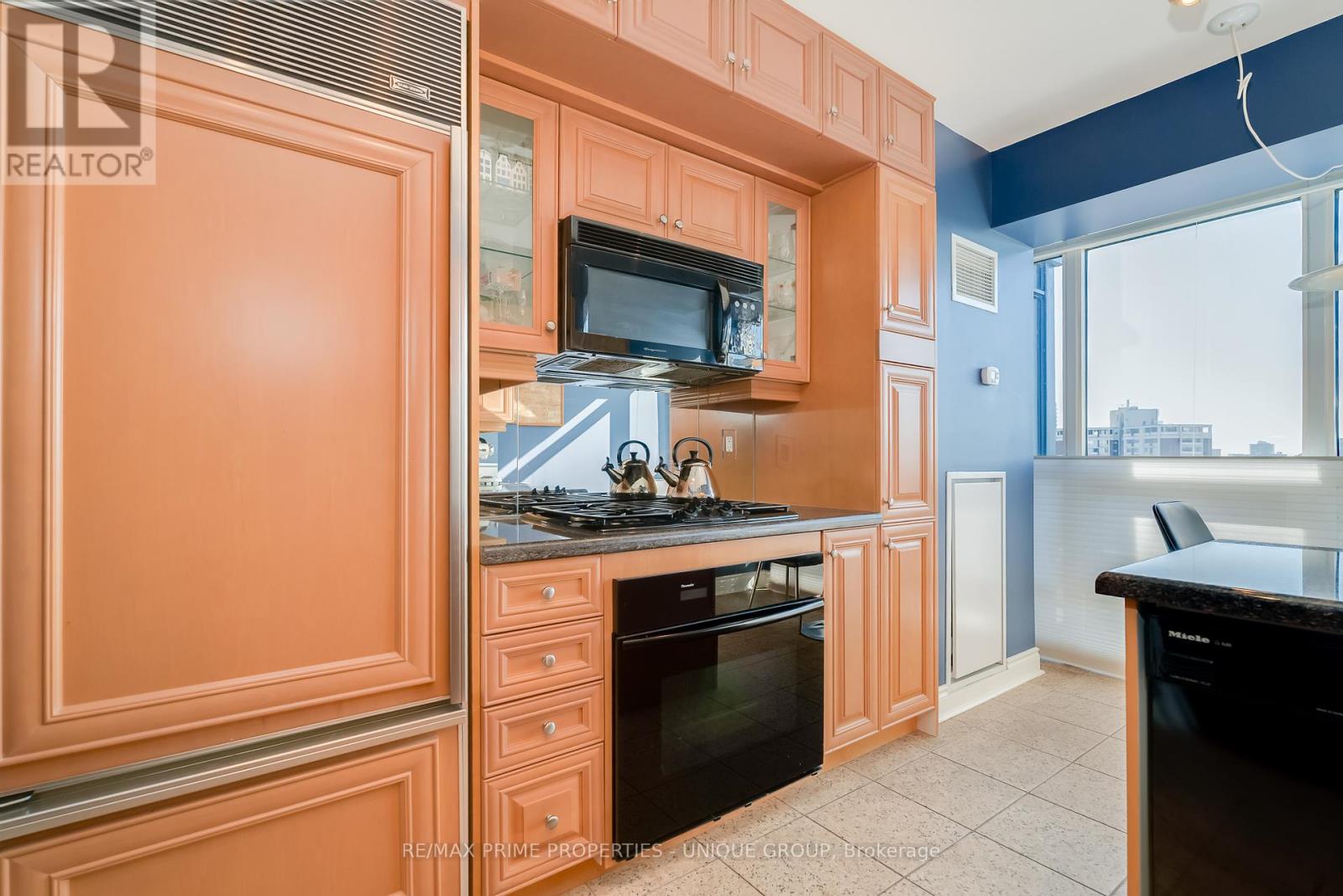 1404 - 10 Delisle Avenue, Toronto (Yonge-St. Clair), Ontario  M4V 3C6 - Photo 13 - C12460947