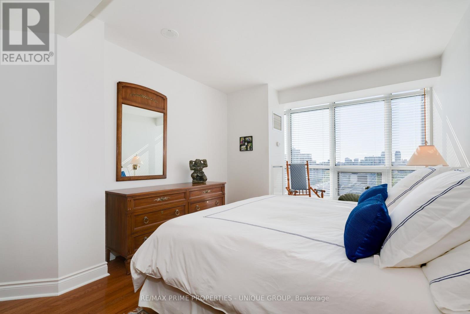 1404 - 10 Delisle Avenue, Toronto (Yonge-St. Clair), Ontario  M4V 3C6 - Photo 17 - C12460947