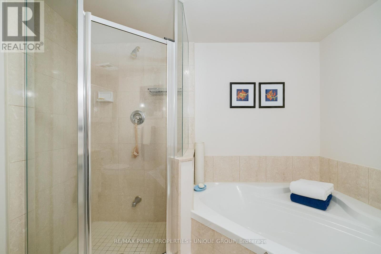 1404 - 10 Delisle Avenue, Toronto (Yonge-St. Clair), Ontario  M4V 3C6 - Photo 22 - C12460947
