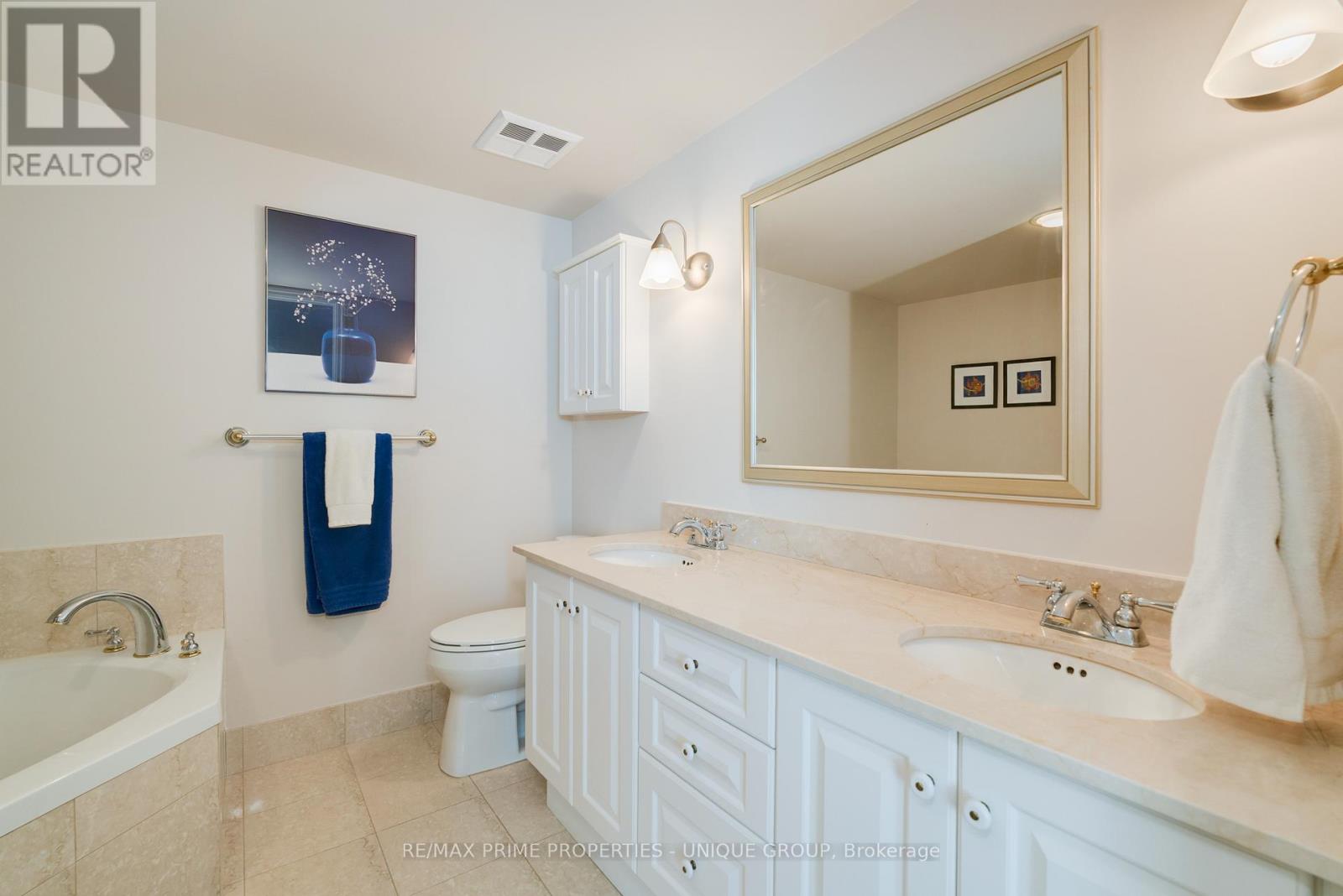 1404 - 10 Delisle Avenue, Toronto (Yonge-St. Clair), Ontario  M4V 3C6 - Photo 21 - C12460947