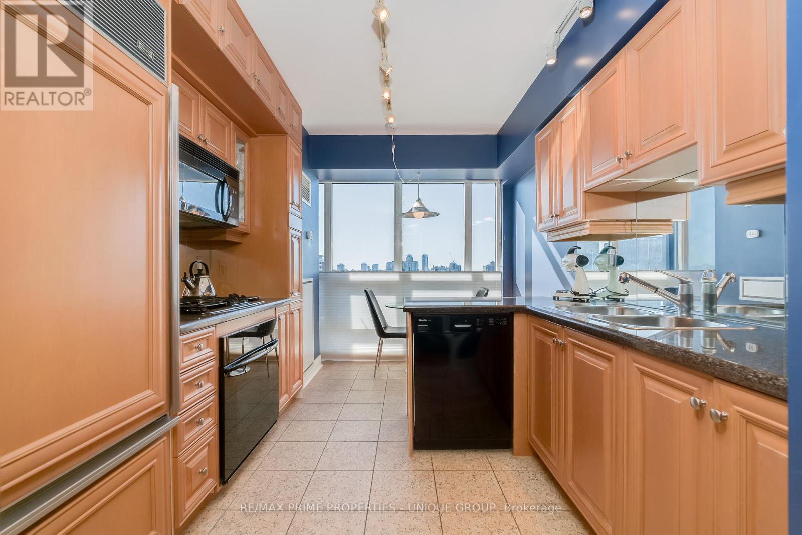1404 - 10 Delisle Avenue, Toronto (Yonge-St. Clair), Ontario  M4V 3C6 - Photo 11 - C12460947
