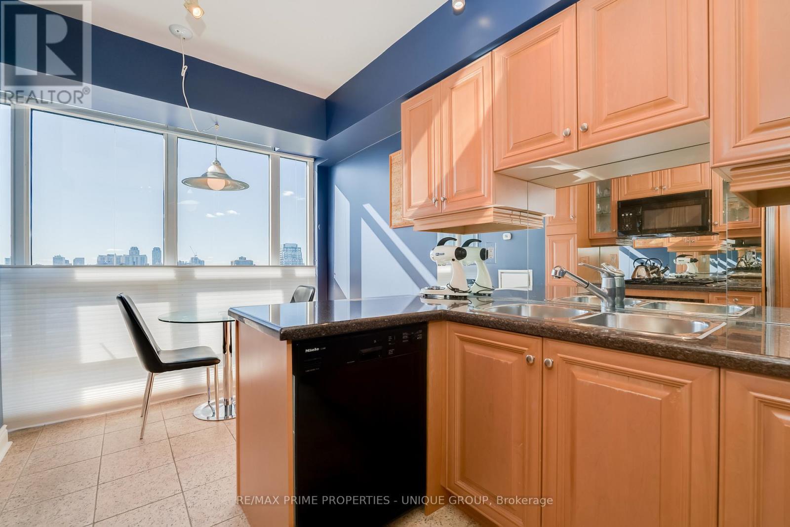 1404 - 10 Delisle Avenue, Toronto (Yonge-St. Clair), Ontario  M4V 3C6 - Photo 12 - C12460947