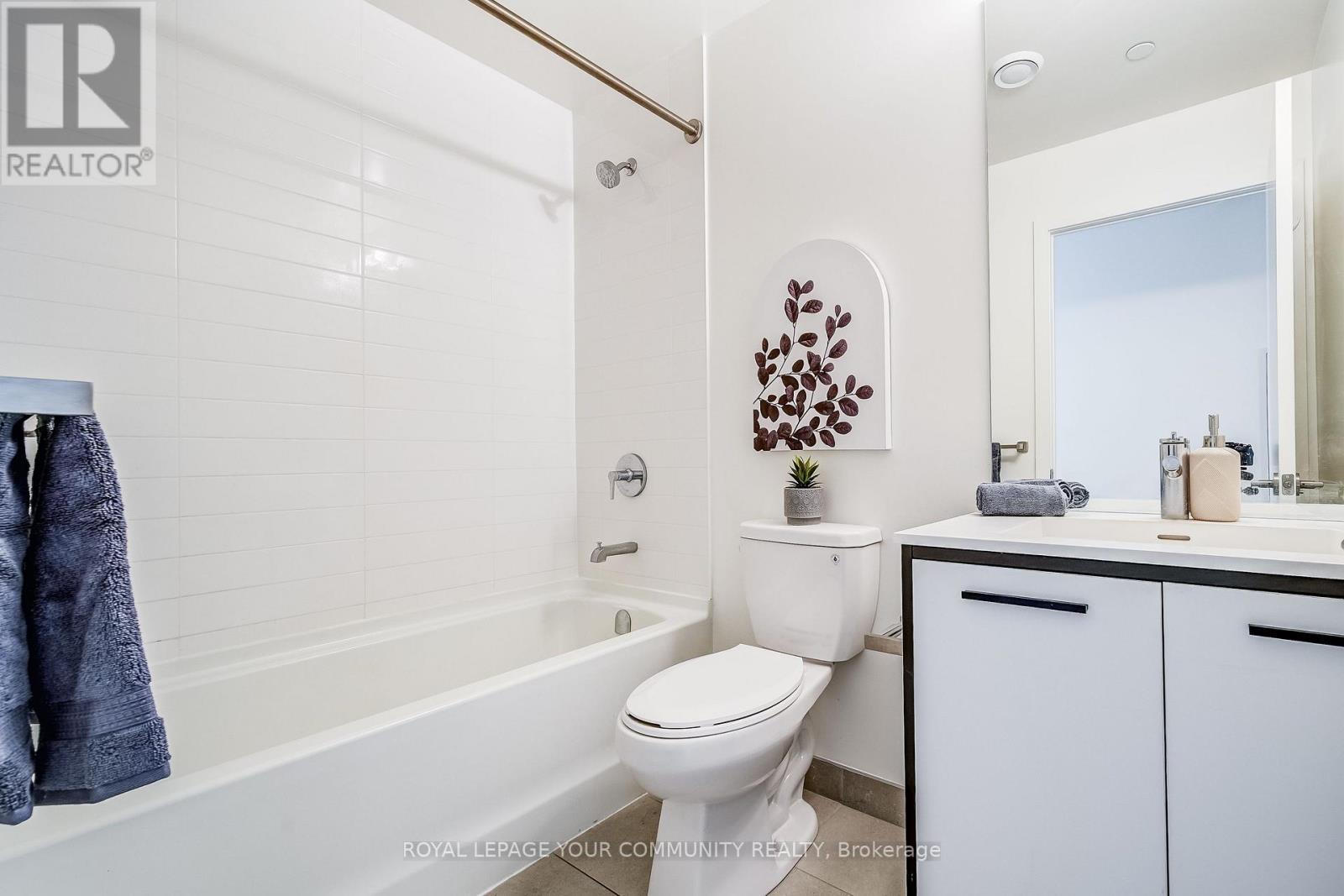 1110 - 185 Deerfield Road, Newmarket (Central Newmarket), Ontario  L3Y 0G7 - Photo 14 - N12461826