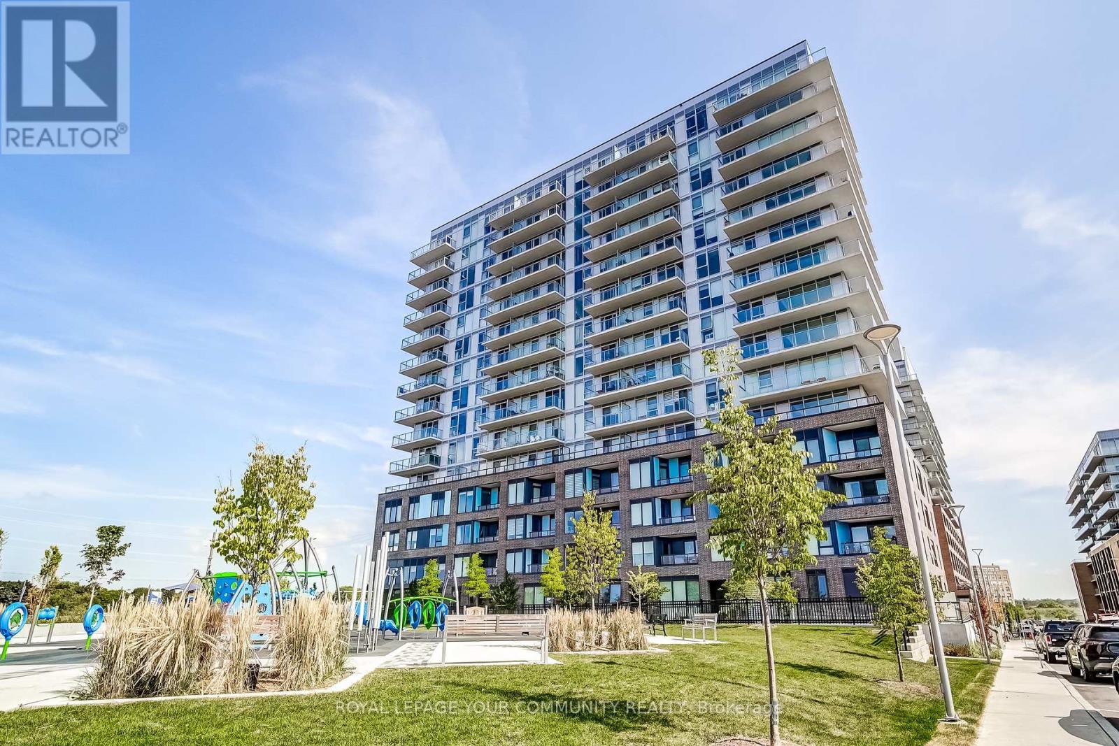1110 - 185 Deerfield Road, Newmarket (Central Newmarket), Ontario  L3Y 0G7 - Photo 2 - N12461826