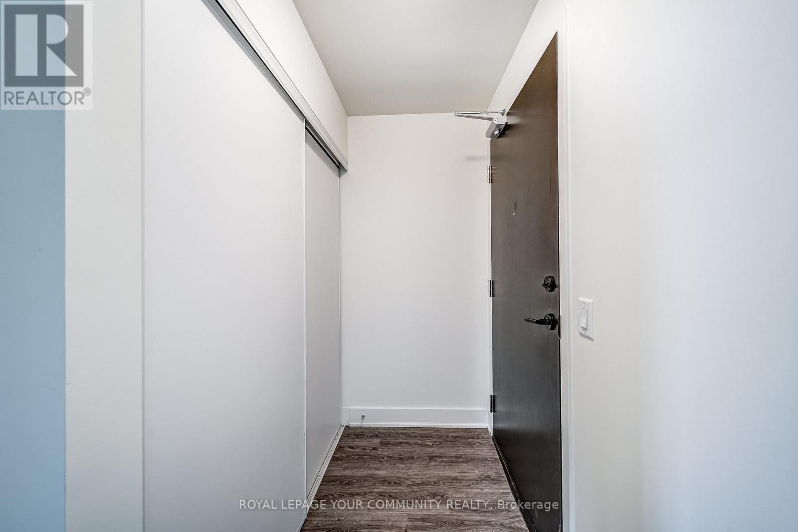 1110 - 185 Deerfield Road, Newmarket (Central Newmarket), Ontario  L3Y 0G7 - Photo 6 - N12461826