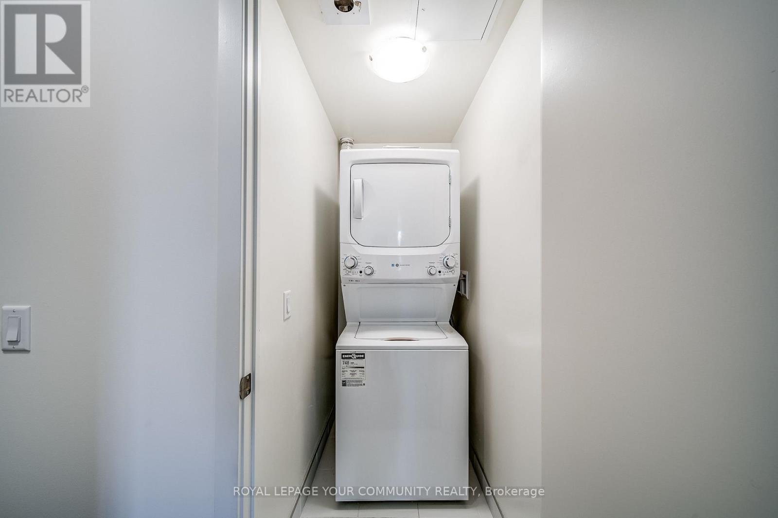 1110 - 185 Deerfield Road, Newmarket (Central Newmarket), Ontario  L3Y 0G7 - Photo 8 - N12461826