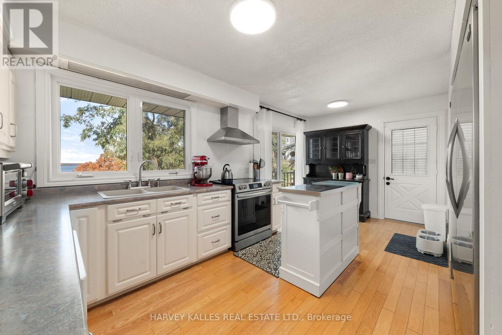 11844 Loyalist Parkway, Prince Edward County, Ontario  K0K 2T0 - Photo 5 - X12461834