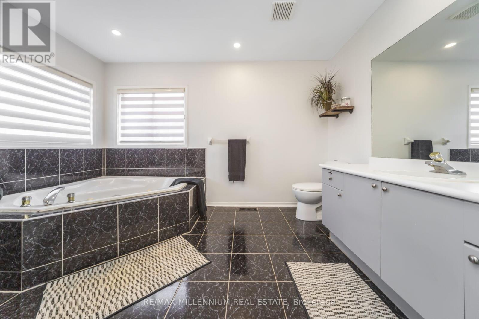 6881 Forest Park Drive, Mississauga (Lisgar), Ontario  L5N 6X7 - Photo 26 - W12461810