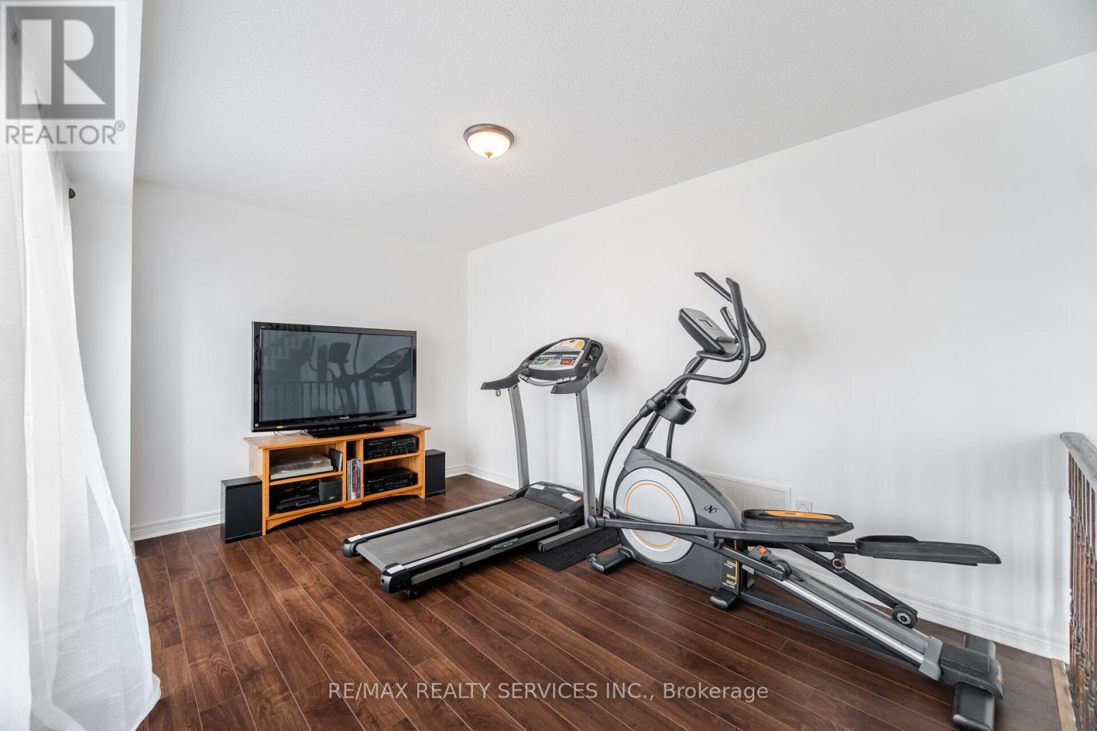 22 Mcdevitt Lane, Caledon, Ontario  L7C 3S2 - Photo 8 - W12461829