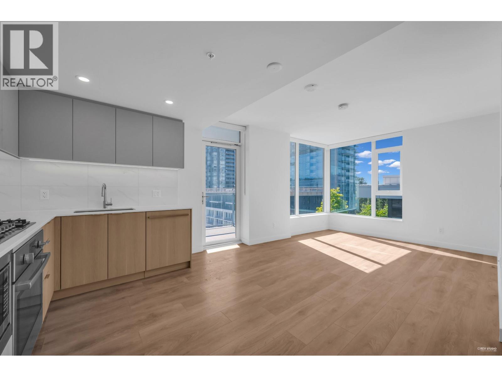 704 318 Alderson Avenue, Coquitlam, British Columbia  V3K 0J1 - Photo 2 - R3058436