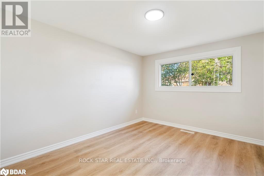 10 Sycamore Street, Hamilton, Ontario  L8T 3N7 - Photo 14 - X12461793