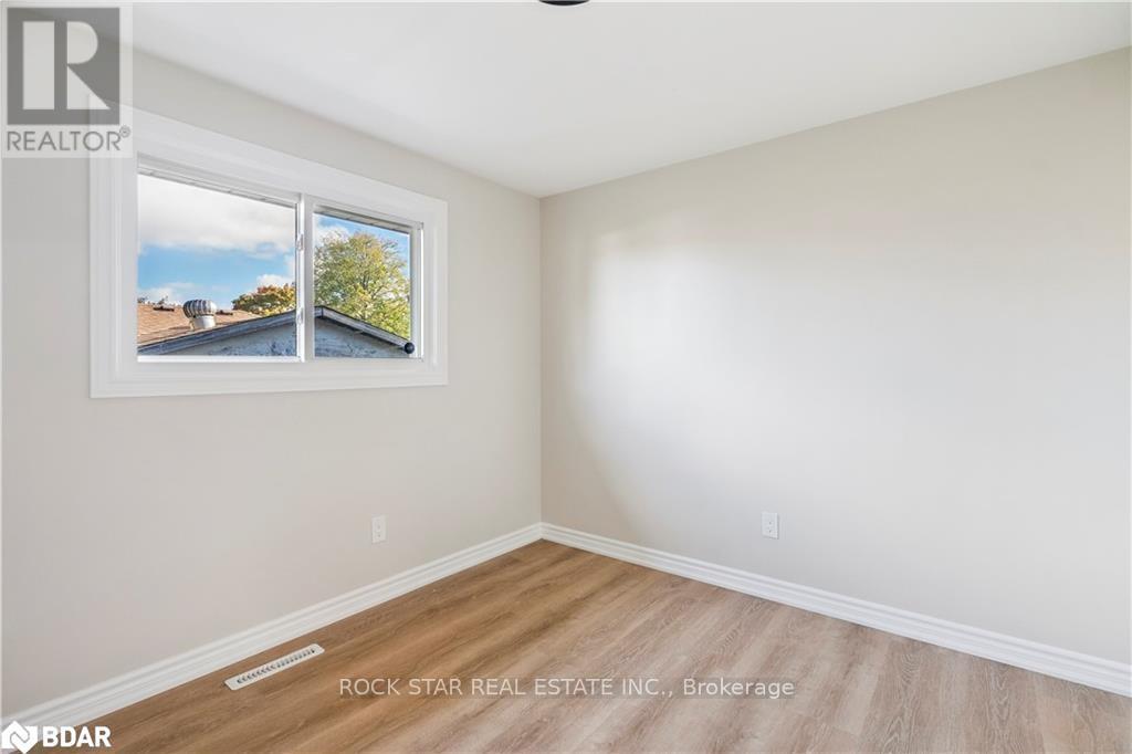 10 Sycamore Street, Hamilton, Ontario  L8T 3N7 - Photo 18 - X12461793