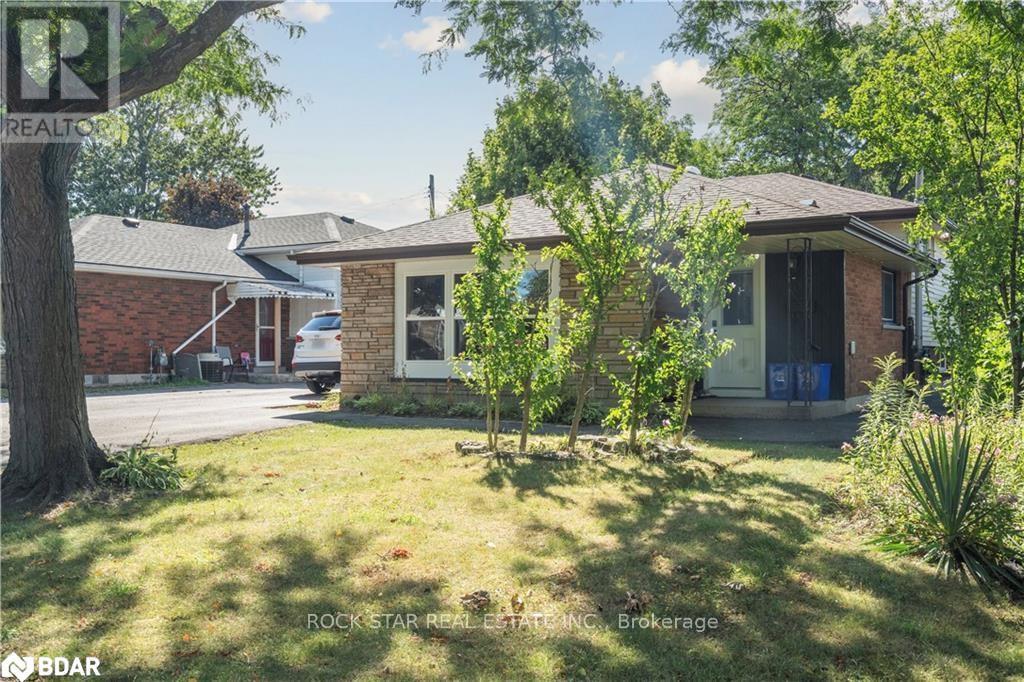 10 Sycamore Street, Hamilton, Ontario  L8T 3N7 - Photo 2 - X12461793