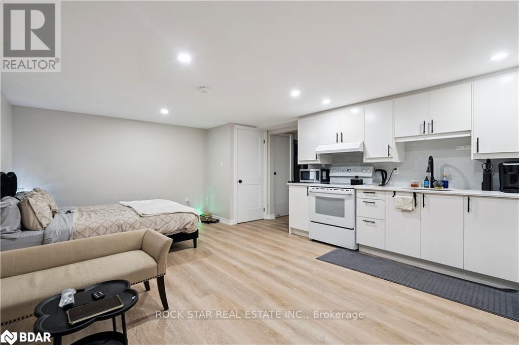 10 Sycamore Street, Hamilton, Ontario  L8T 3N7 - Photo 20 - X12461793