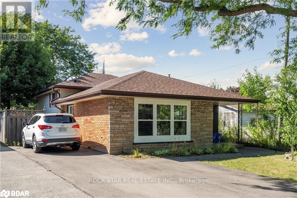 10 Sycamore Street, Hamilton, Ontario  L8T 3N7 - Photo 3 - X12461793