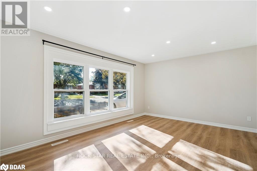 10 Sycamore Street, Hamilton, Ontario  L8T 3N7 - Photo 5 - X12461793