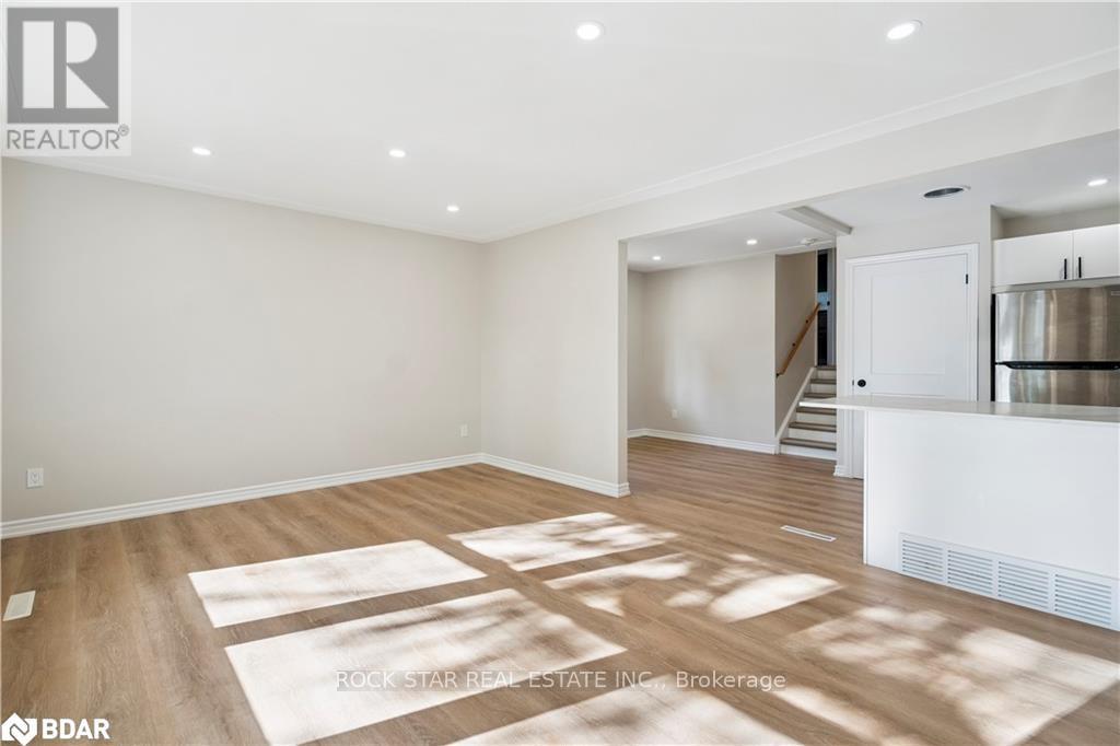 10 Sycamore Street, Hamilton, Ontario  L8T 3N7 - Photo 6 - X12461793