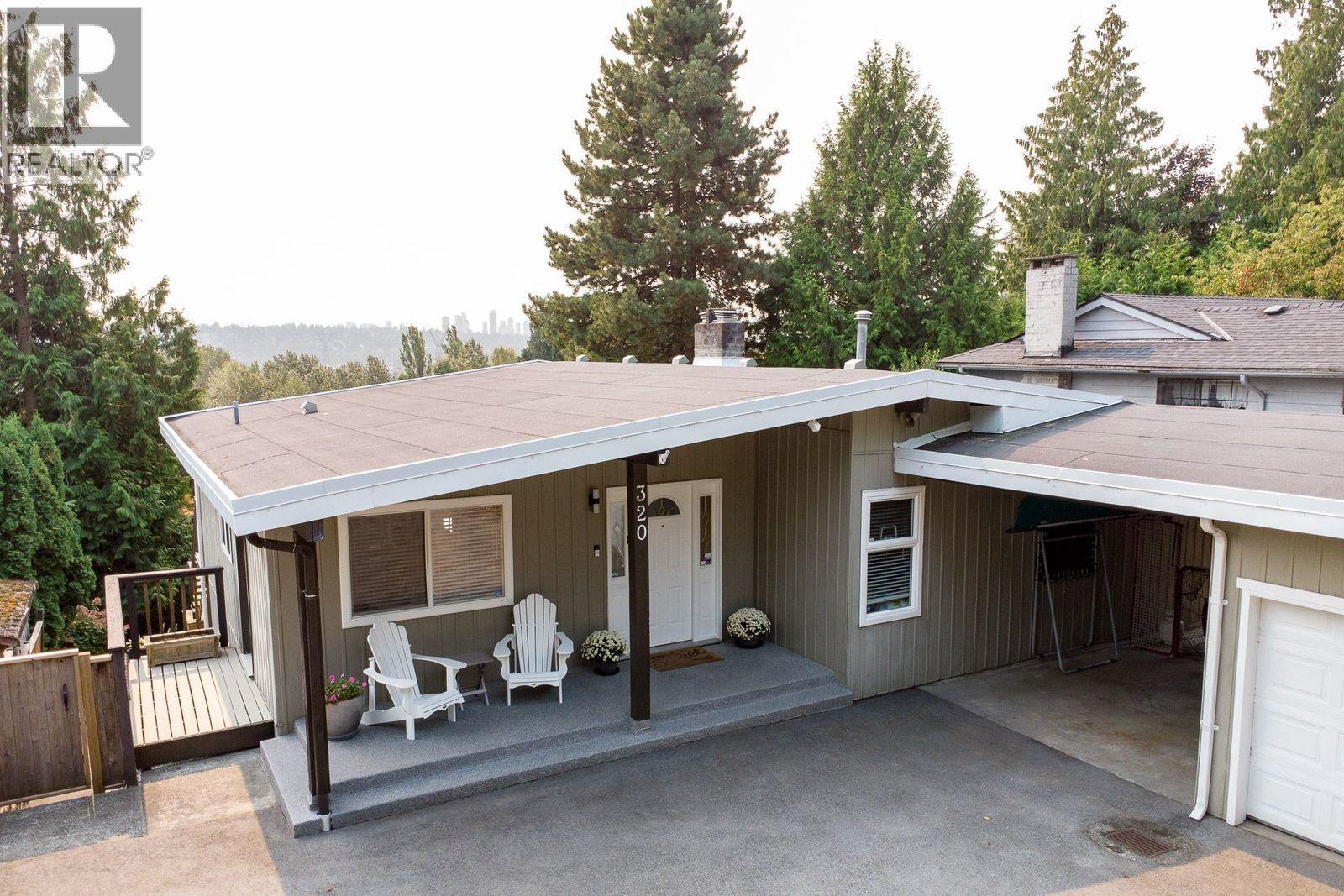 320 Dartmoor Drive, Coquitlam, British Columbia  V3K 5R3 - Photo 2 - R3058395