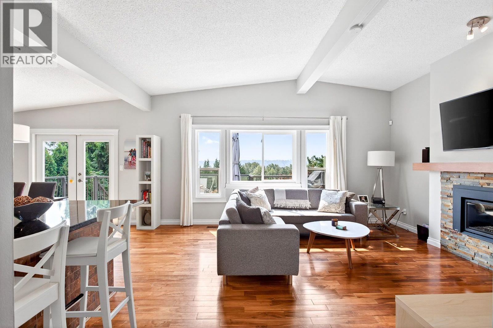 320 Dartmoor Drive, Coquitlam, British Columbia  V3K 5R3 - Photo 4 - R3058395