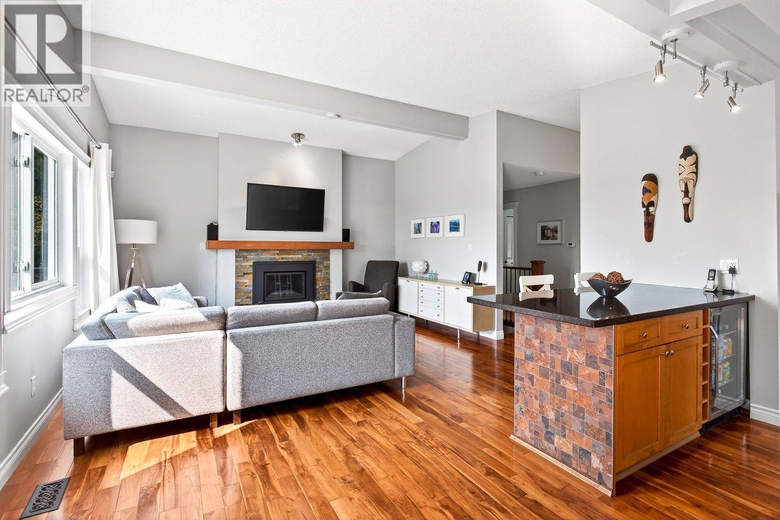 320 Dartmoor Drive, Coquitlam, British Columbia  V3K 5R3 - Photo 6 - R3058395