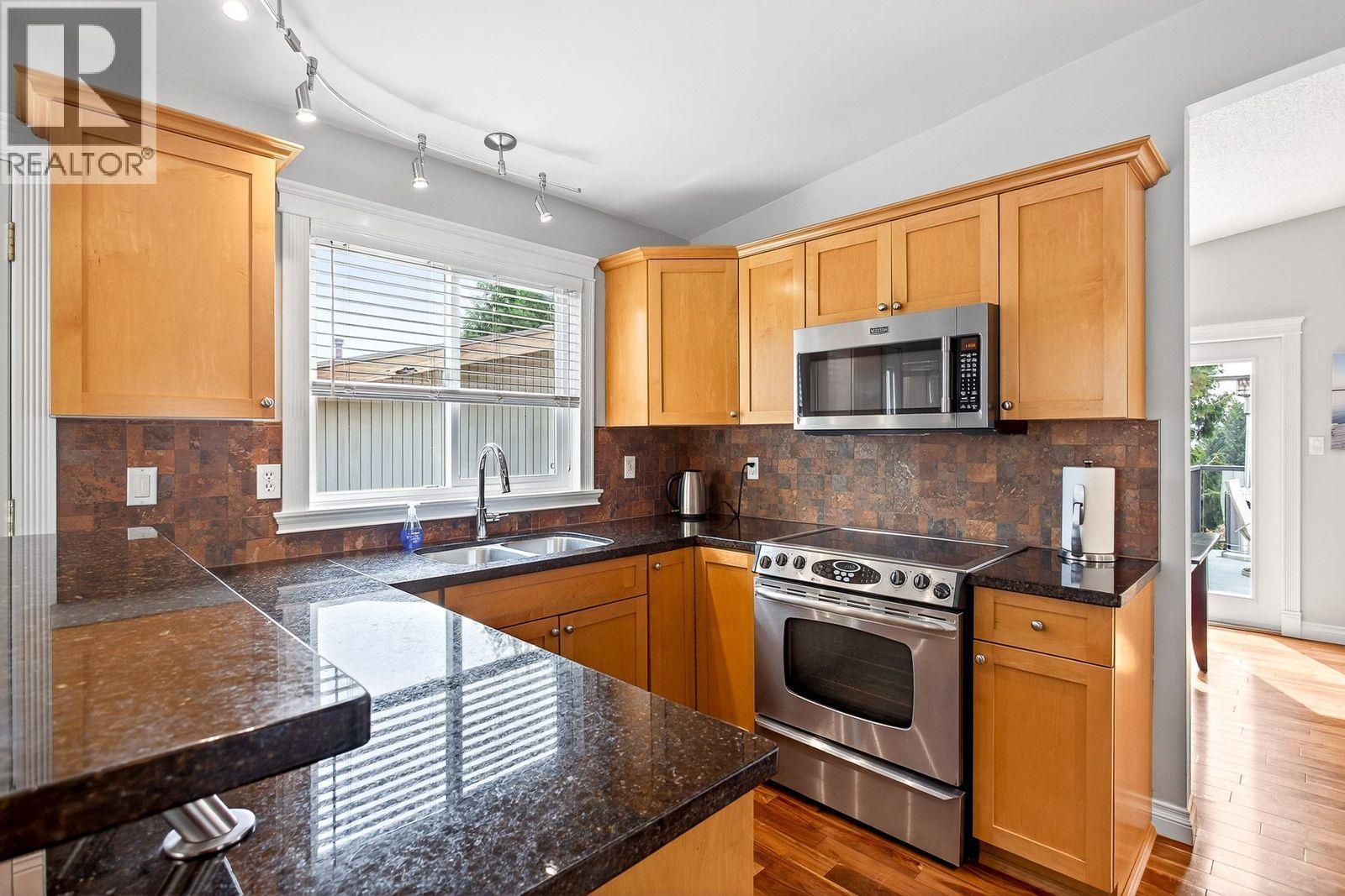320 Dartmoor Drive, Coquitlam, British Columbia  V3K 5R3 - Photo 9 - R3058395