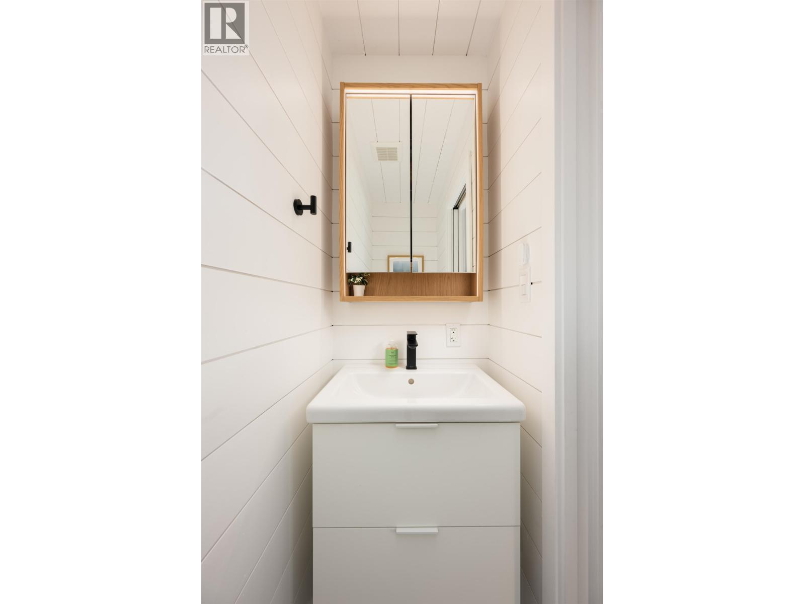 1231 Cloverley Street, North Vancouver, British Columbia  V7L 1N7 - Photo 13 - R3058441