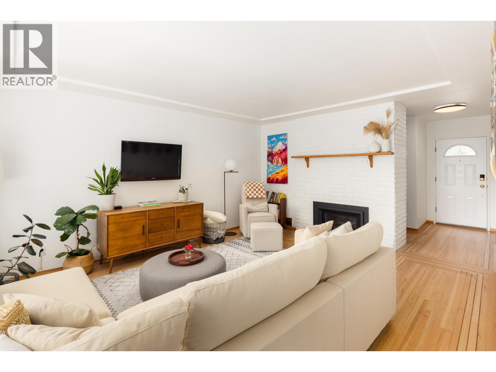 1231 Cloverley Street, North Vancouver, British Columbia  V7L 1N7 - Photo 4 - R3058441