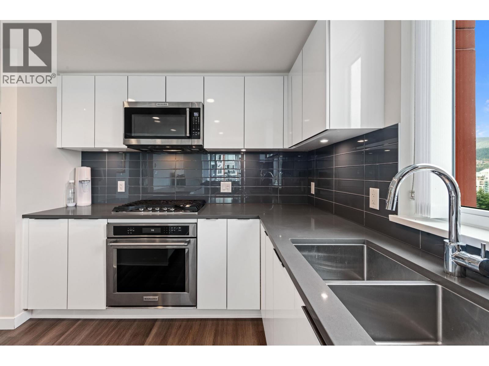 2301 3096 Windsor Gate, Coquitlam, British Columbia  V3B 0P4 - Photo 12 - R3058284