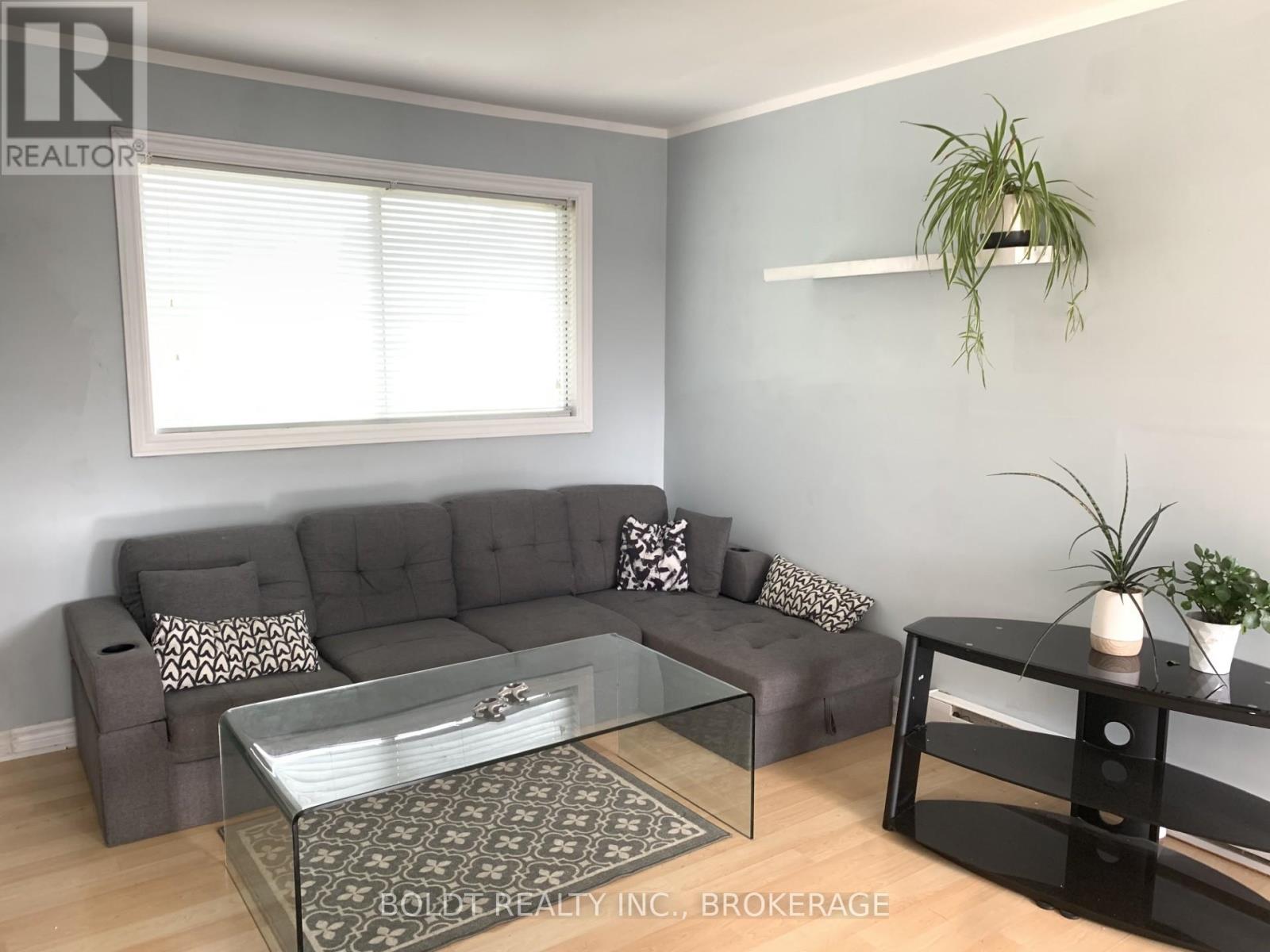 4573 Armoury Street, Niagara Falls, Ontario  L2E 1S5 - Photo 2 - X12416311