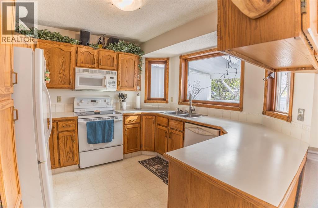 35 Depalme Street, Red Deer, Alberta  T4R 2G4 - Photo 5 - A2260349