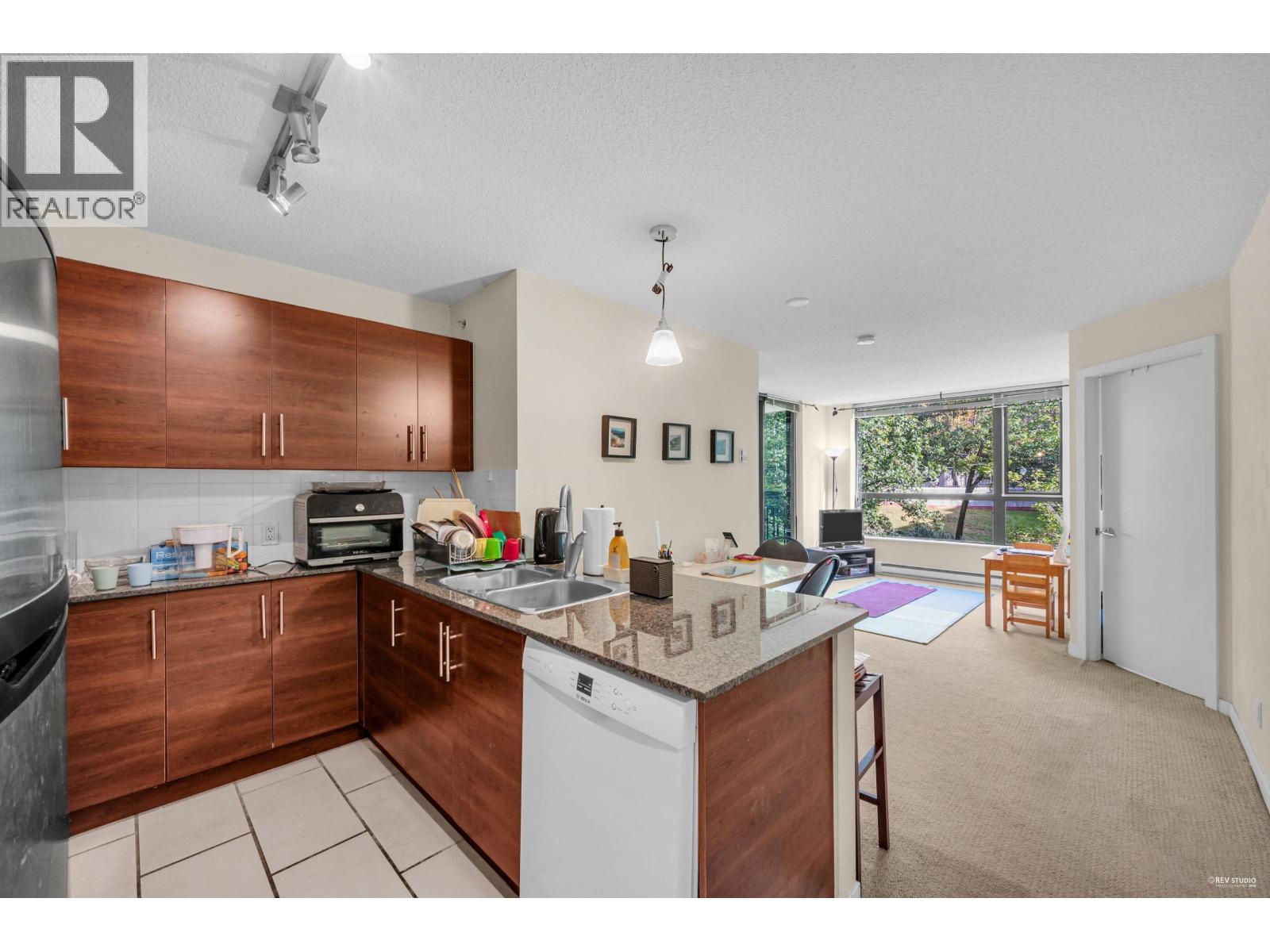 304 833 Agnes Street, New Westminster, British Columbia  V3M 0B1 - Photo 2 - R3056311