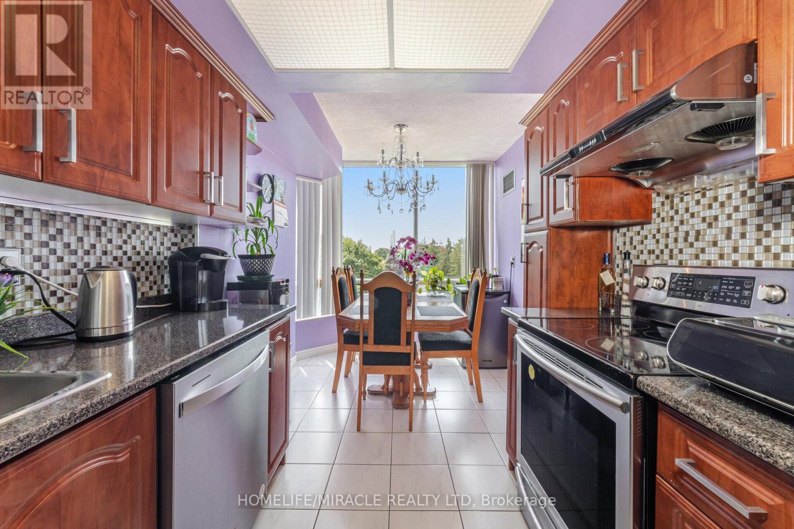 401 - 26 Hanover Road, Brampton, Ontario  L6S 4T2 - Photo 18 - W12461735