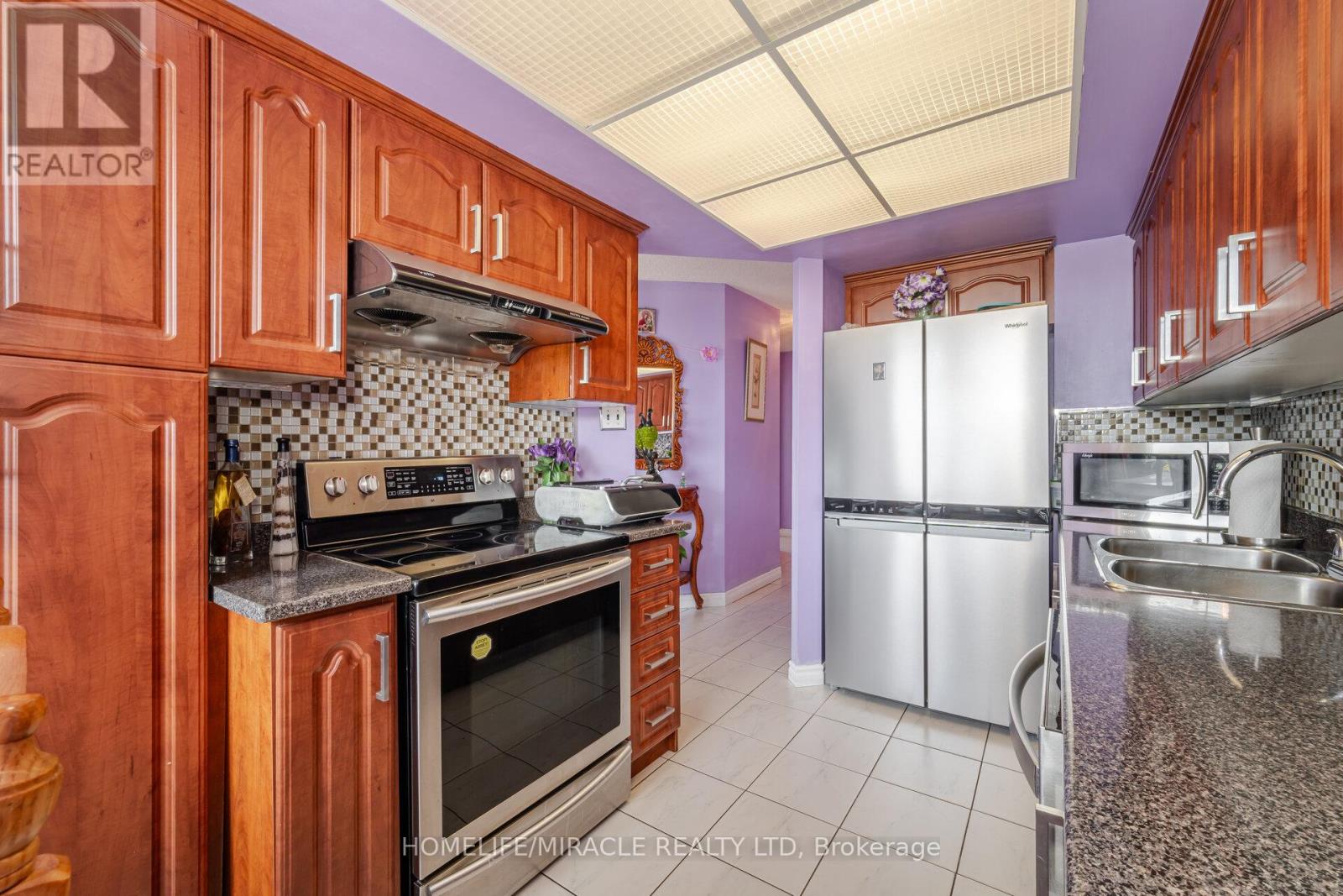 401 - 26 Hanover Road, Brampton, Ontario  L6S 4T2 - Photo 20 - W12461735