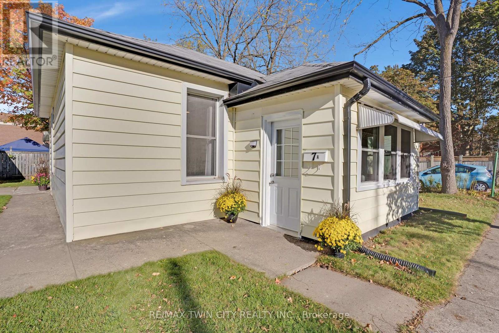 7 Frederick Street S, Halton Hills, Ontario  L7J 2B7 - Photo 6 - W12460120