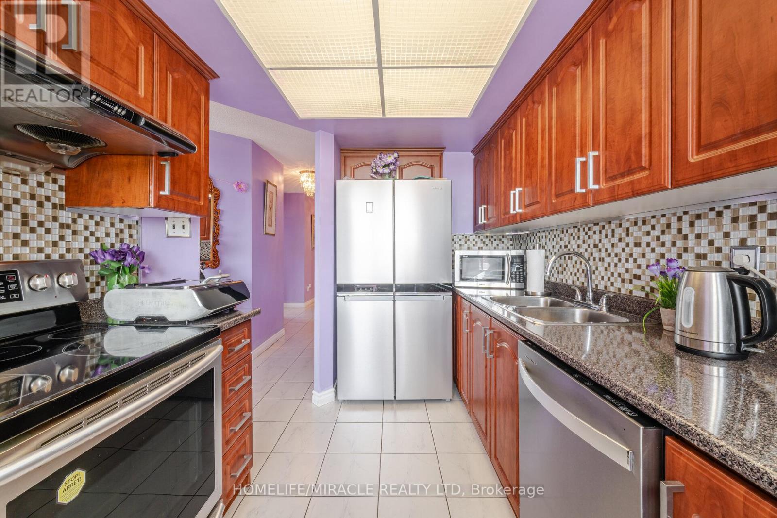 401 - 26 Hanover Road, Brampton, Ontario  L6S 4T2 - Photo 21 - W12461735